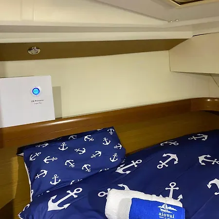 ספינת מלון The Magic Of Sleeping On A Sailboat ויגו