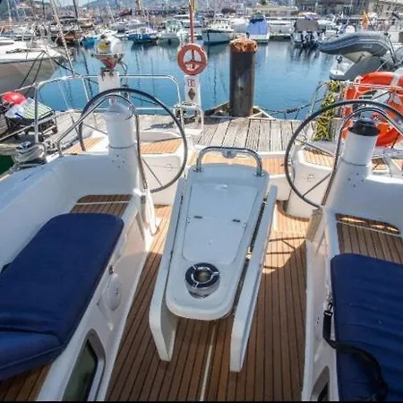 Botel Sailboat Barco Velero