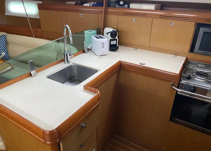 Sailboat Barco Velero Botel