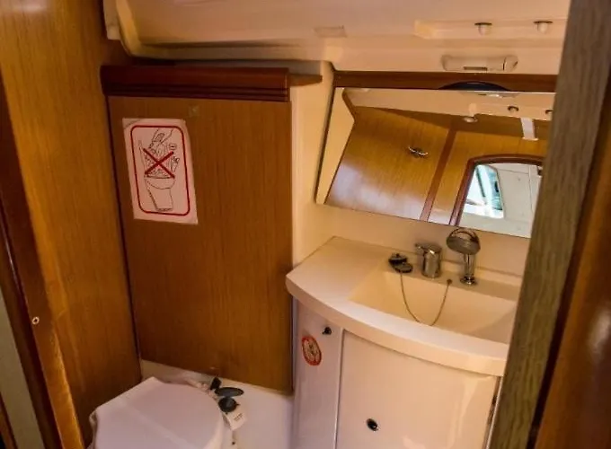 Sailboat Barco Velero Botel *